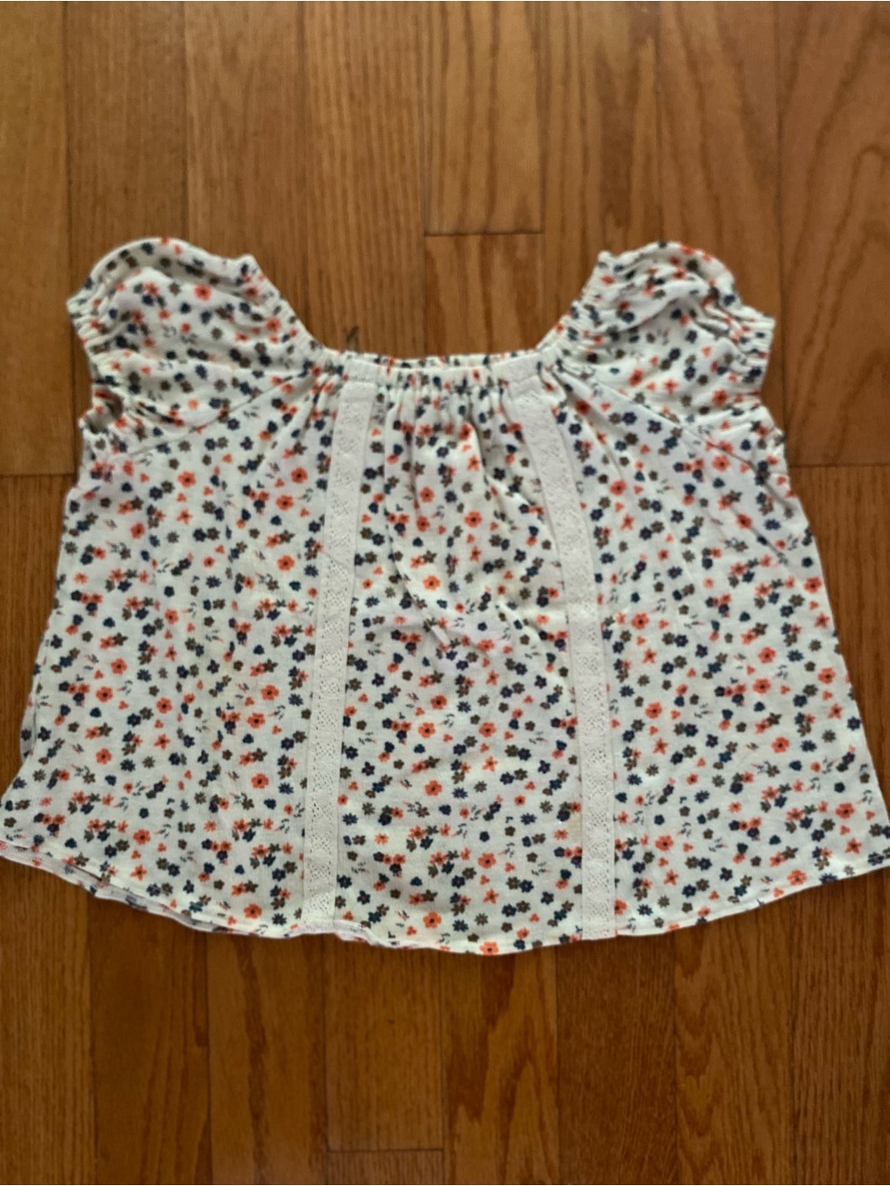 Falls Creek White Floral Puff-Sleeve Blouse with Navy and Coral Flowers